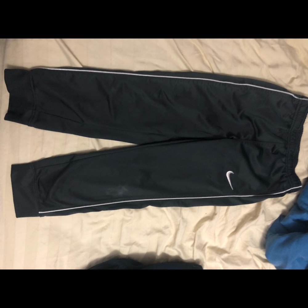 Boys Nike joggers Size 6